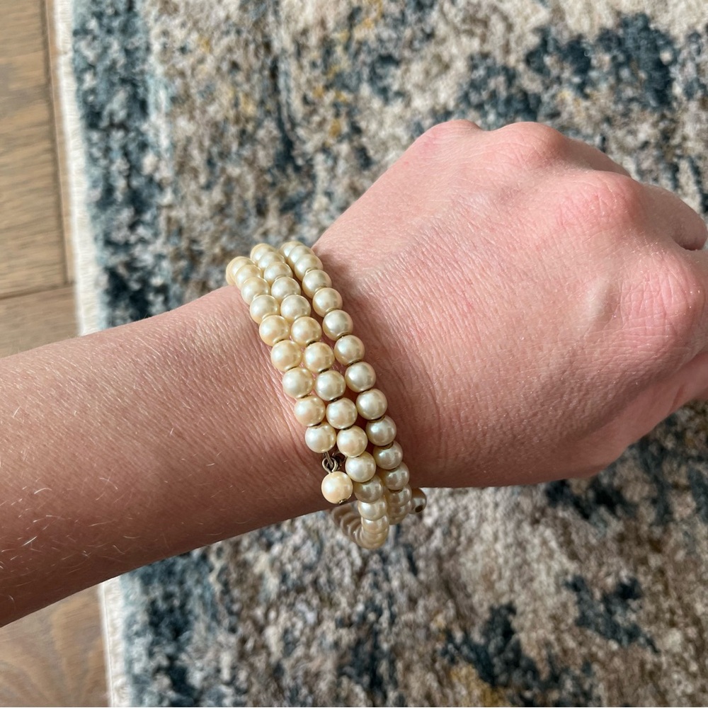 Elegant Faux Pearl Bracelet